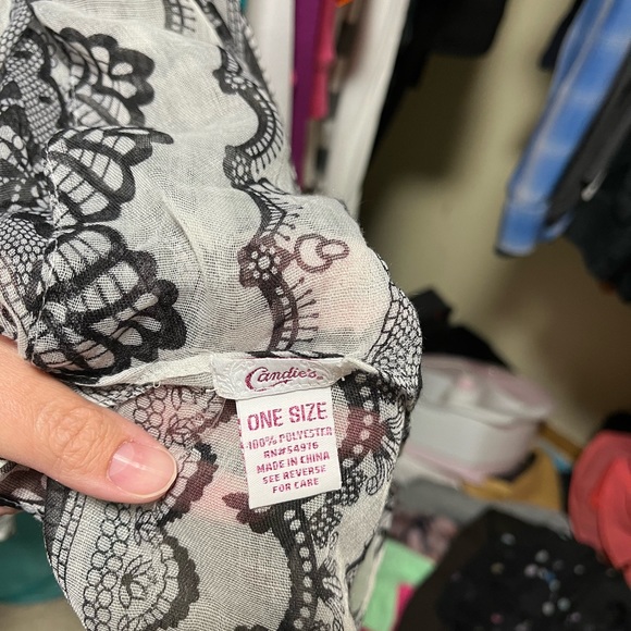 Candies scarf NWOT - Picture 2 of 3